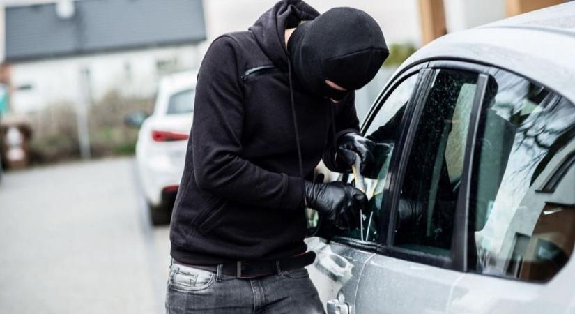 Kocsit lopott egy vasi nő, miközben a jármű tulajdonosa éppen vásárolt, majd azonnal eladta
