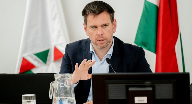 Vitézy Dávid: A vasútért felelős miniszter nem bújhat a magyar emberek háta mögé