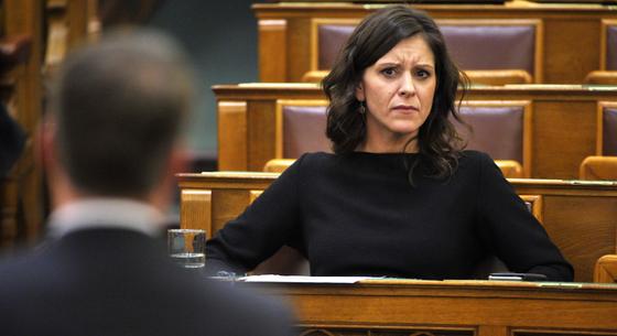 Szél Bernadettnek több százezer forintos sérelemdíjat kell fizetnie, miután beperelte egy fideszes főispán