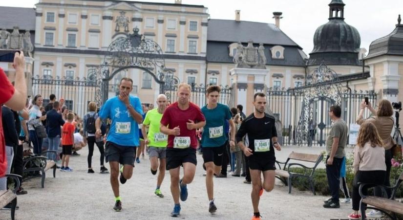 Igazi unikum Edelényben: esti körök a kastélyszigeten!