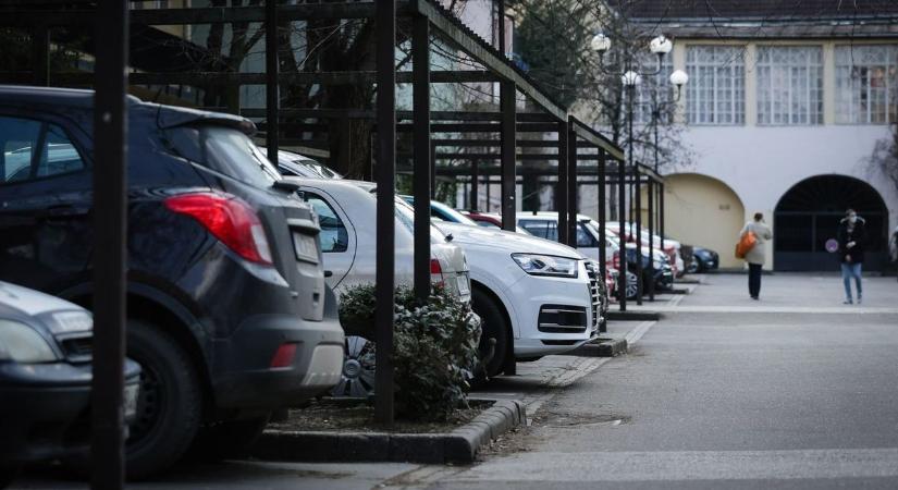 Van parkolójegy vásárláskor türelmi idő? Mennyi időnk van minderre Egerben?