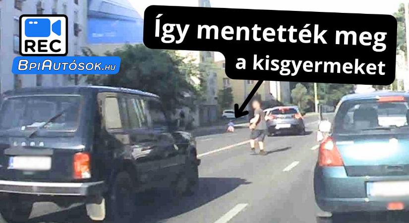 Így mentették meg a forgalom közé keveredett kisgyermeket