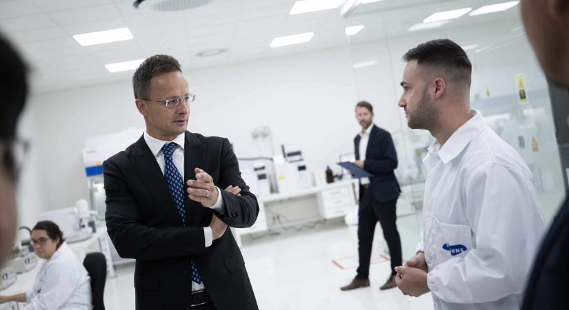 Óriási kutatás-fejlesztési beruházást adott át a Samsung SDI hazánkban