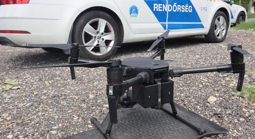 Itt rendszeresen drónnal figyelnek a rendőrök - ha erre mész figyelj a sebességre
