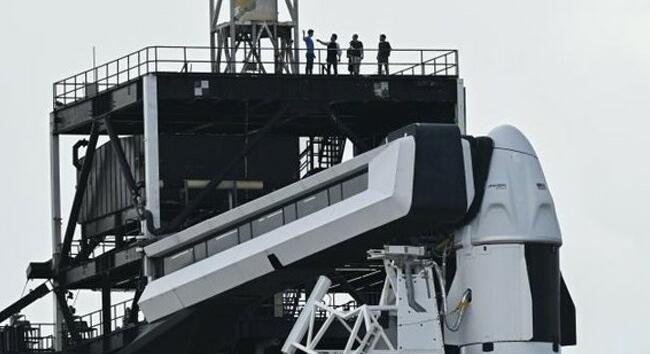Ismét elhalasztották a SpaceX űrrakéta kilövését