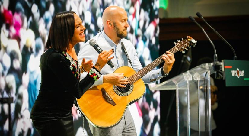 Tóth Gabi Fidesz rendezvényen lépett fel, Orbán Viktor is beszédet mondott