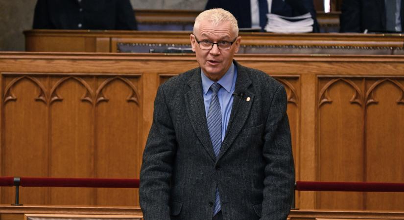 Megválasztották az Alkotmánybíróság új elnökét és az új legfőbb ügyészt