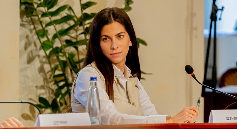 Pride-meghívót kapott Szentkirályi Alexandra, Karácsony Gergelyt és Vitézy Dávidot is kiosztotta