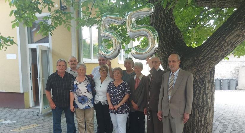 55 évvel ezelőtti, legendás iskolai történeteket meséltek el egymásnak a bakonyiak