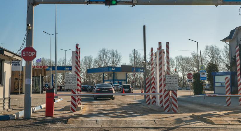 Ha nincs nálad ez a könyvecske, egyből visszafordítanak a határnál!