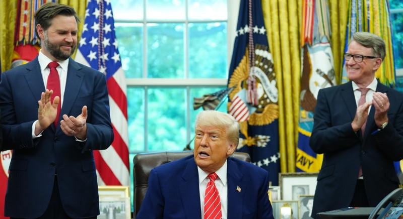 Román állampolgárokat is céloz Trump terve: bevándorlók ezreit küldhetik Guantánamóra