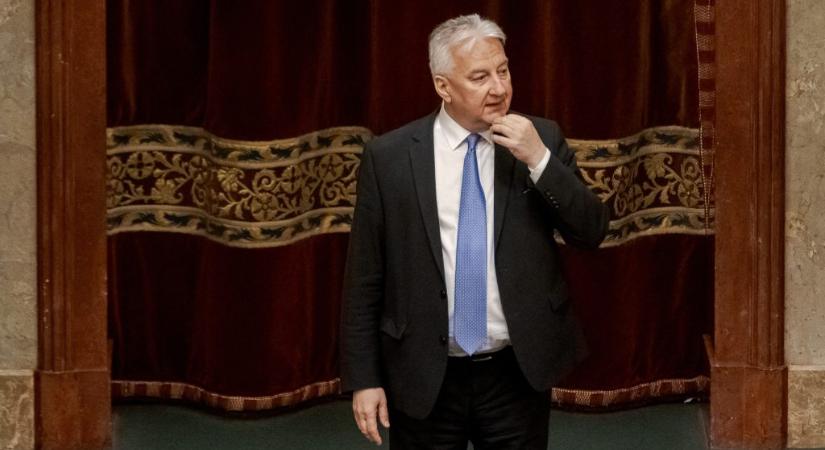 Június 17-i rendkívüli ülésnapján törölheti el a kampányköltési limitet a parlament