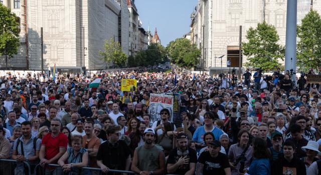 Több tízezres tömeg gyűlt össze a Puzsér Róbert által hirdetett Polgári Ellenállás tüntetésre