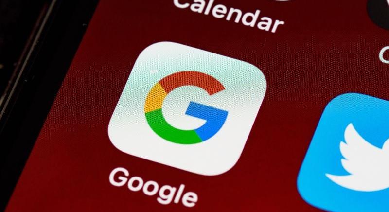 Óriási hibát találtak a Google-nél, felhasználók telefonszámai kerülhettek veszélybe