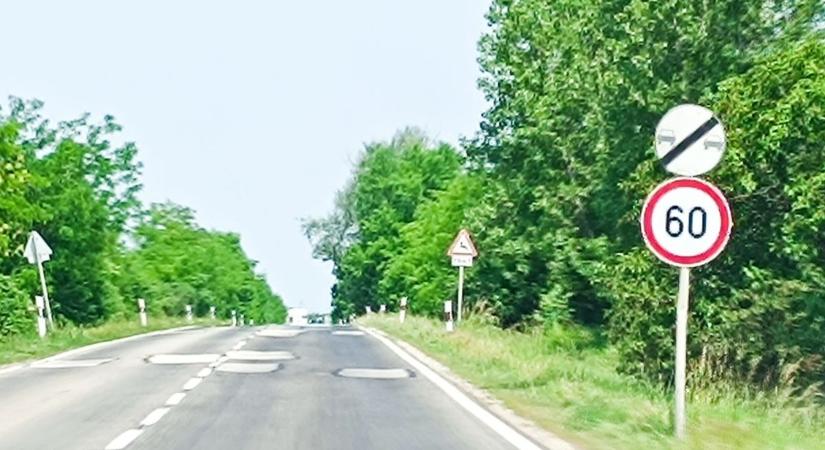 Motorosok számára jelenthet valós veszélyt a kátyúsra kopott út