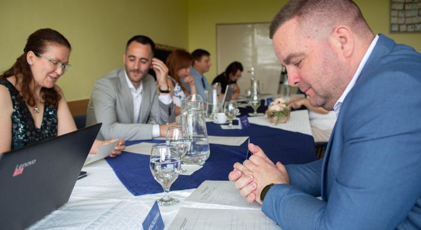 Már záróvizsgának a kanizsai egyetemisták