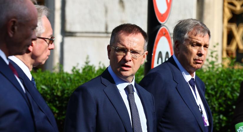 Kemény üzenetet küldött Kijevbe az orosz béketárgyaló