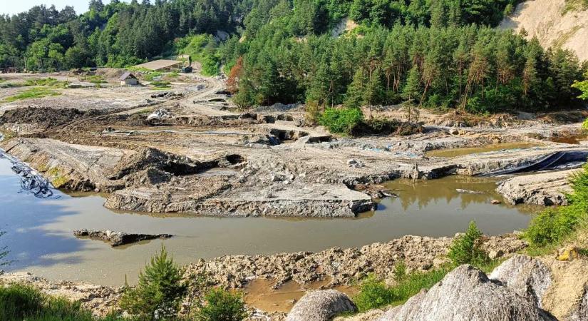 Parajdi katasztrófa: a víz kiszivattyúzása csak a Korond-patak végleges elterelése után kerülhet szóba