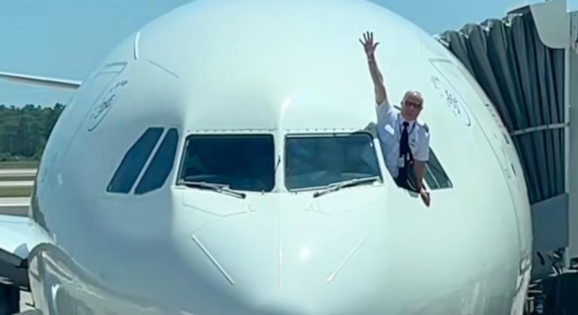 Utolsó repülésén van a pilóta: ami ott történik, könnyekig hatja meg a világot - Videó