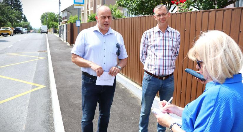 A buszról leszállva nem botlik meg senki, újabb szakasz újult meg (videó, galéria)