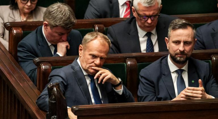Maratoni vita után szavaztak Donald Tusk sorsáról