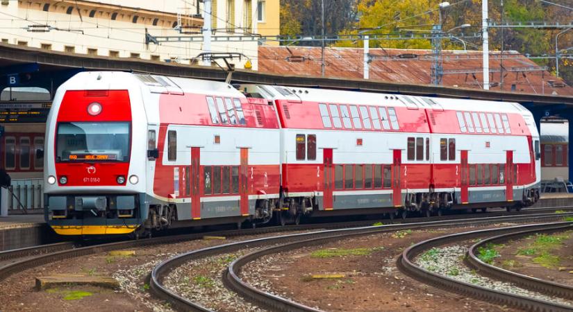 Nyolc regionális vasútvonal felújítását jelentette be a közlekedési miniszter