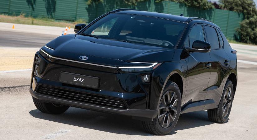 Frissült, de jobb lett? Vezettük az új Toyota bZ4X-et - Bemutató: Toyota bZ4X facelift – 2025.