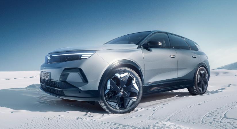 Összkerekes változat érkezett a családi elektromos Opelből
