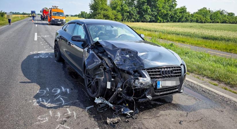 Baleset miatt teljesen lezárták a 86-os főutat, óriási a torlódás