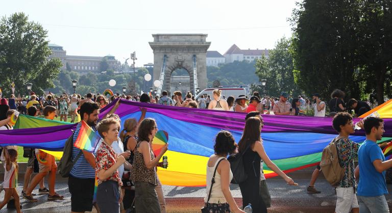 A Kúria szerint jogszerűtlen volt a rendőrségi tiltás a szivárványos felvonulásra