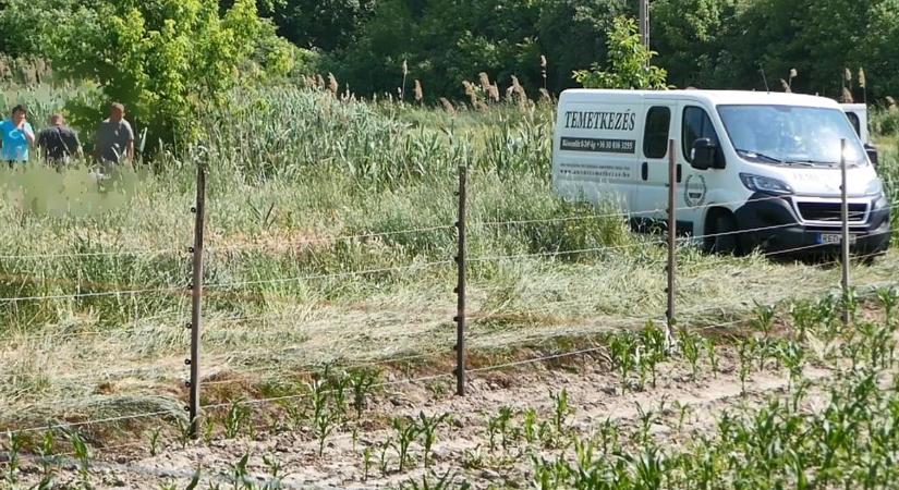 A saját traktora alá szorult egy idős férfi, nem élte túl a balesetet