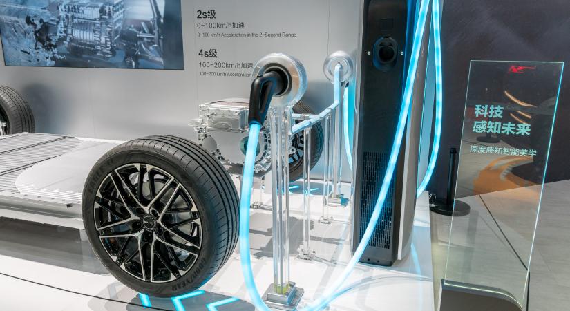 Európába érkeznek a BYD megatöltői