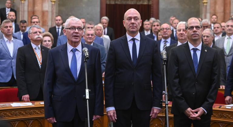 Az Alkotmánybíróság kilencedik elnöke pozitivista jogász, akitől a humor sem áll távol