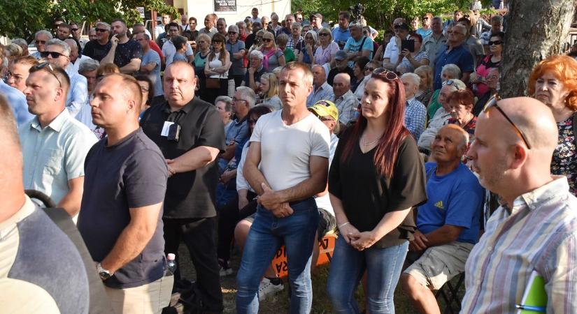 A helyi kórház megmaradásának kérdése is téma volt Lázár János jászberényi utcafórumán