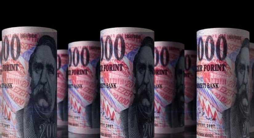 Nagyot ment a forint szerdán, áttörte a 400-as határt