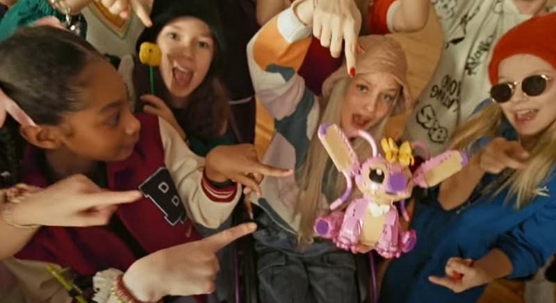 Megváltoztatta a LEGO a híres dalt, különleges kampánya kedvéért – itt a videó