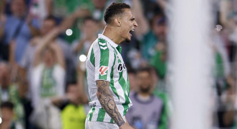 Antony újre szerelembe esett a futballal a Betisnél, amely a MU-nál kilincsel miatta