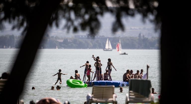 Mélyen a zsebébe kell nyúlnia annak, aki fizetős strandon szeretné tölteni a balatoni vakációját