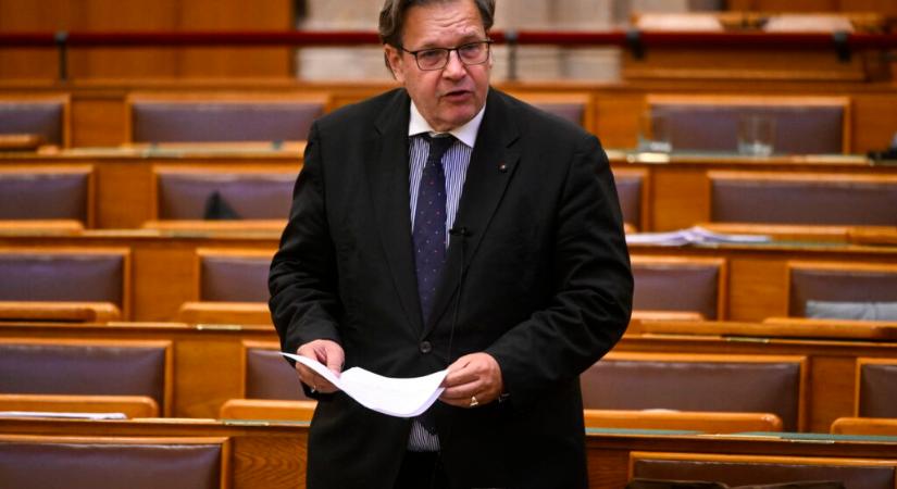 Módosulnak az állampolgárság felfüggesztését szabályozó törvények, Polt Péter az Alkotmánybíróság új elnöke
