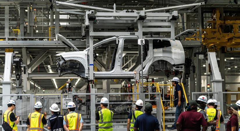 Megnyílt a Hyundai óriásgyára, ahol már 850 robot végzi a munka oroszlánrészét