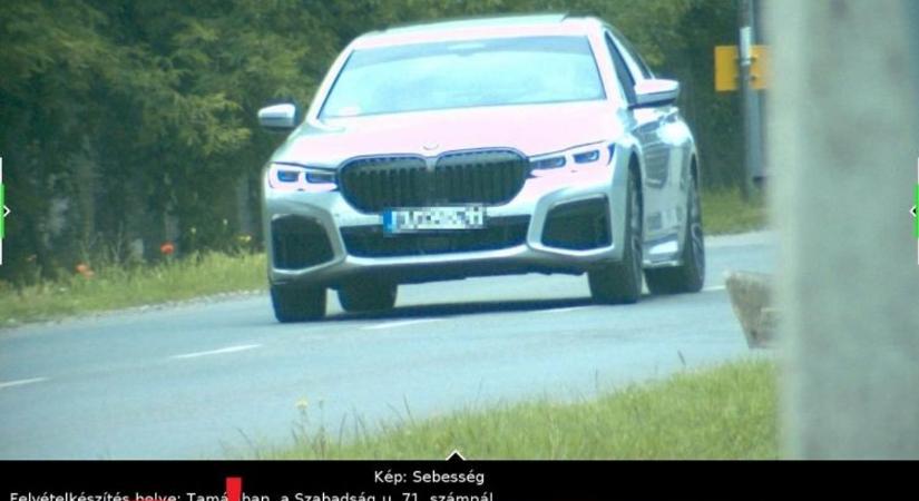Őrült tempóval száguldott be a városba, nem hiszed el mennyivel mérték be a BMW-st