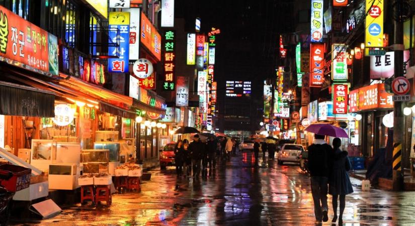 Komoly büntetést kapott egy dél-koreai nő, mert lehúzta egy kollégája nadrágját