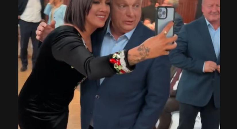 Ez sokakat megdöbbentett: Tóth Gabi újra a Fidesz rendezvényén énekelt, ráadásul Orbán Viktorral is fotózkodott