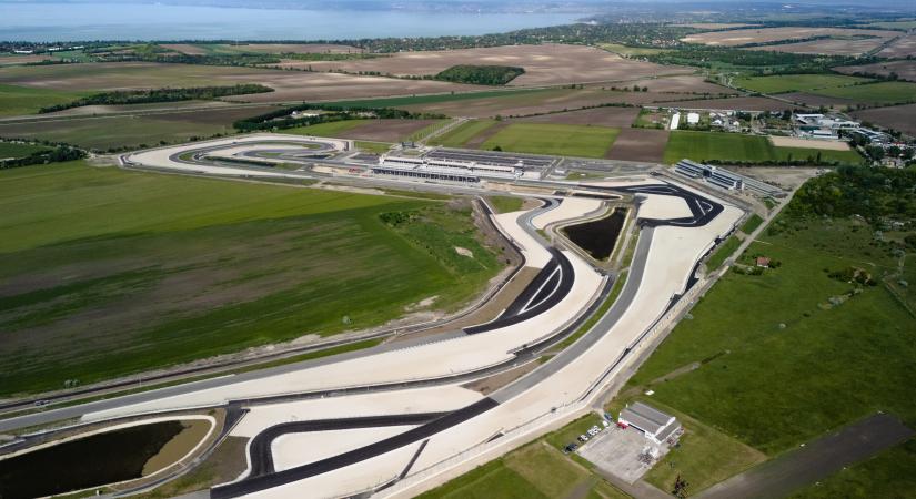 Bemutatjuk a magyar MotoGP pálya átépítését - Rövidesen a világ legjobb motorversenyzői száguldanak a balatoni versenypályán