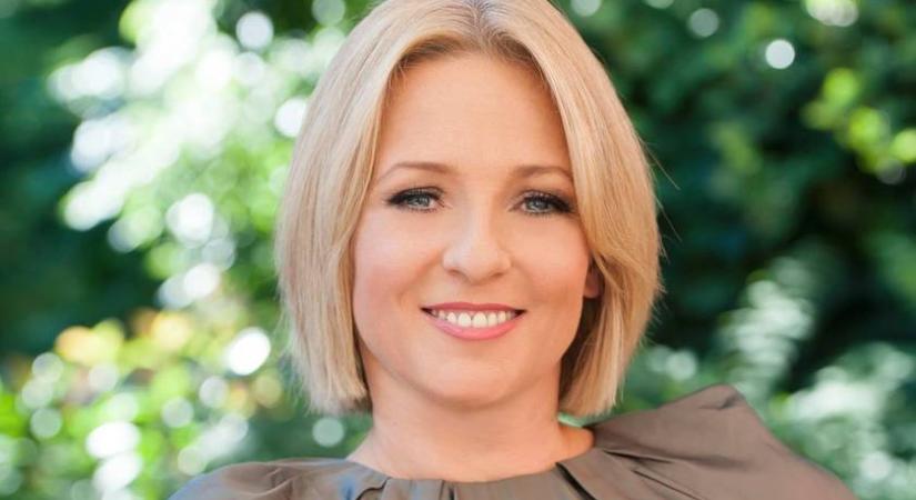 Marsi Anikó 50 évesen fürdőruhára vetkőzött: a szexi darabban címlapon pózol