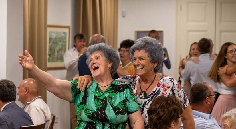 Születésnapi nótaestet tartottak Bonyhádon (galéria)