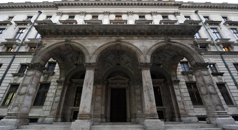29 embert küldhetnek el az Operaházból, egyetlen szó az indoklás