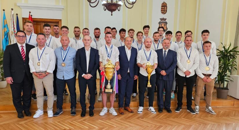 A kupagyőztes Koppánymonostor csapatát ünnepelte a város