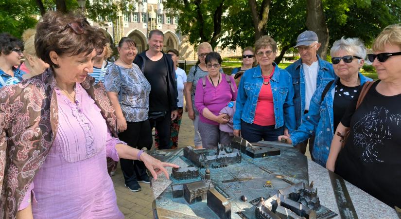 Nagy volt az érdeklődés Kecskemét gyöngyszemeit iránt a Nyitott Városháza Programsorozatvárosnéző sétáin