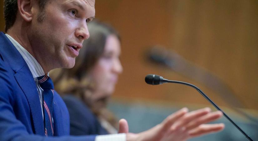 Hegseth elismerte, hogy Oroszország az agresszor, de azért megkurtítja az ukrán katonai segélyeket
